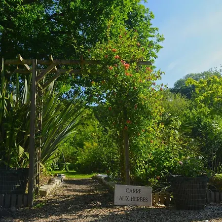 Le Domaine Du Pont Canon